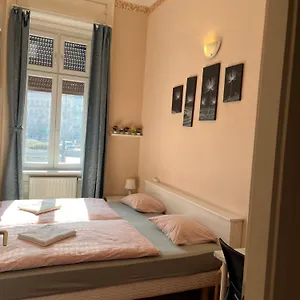 verificați disponibilitatea